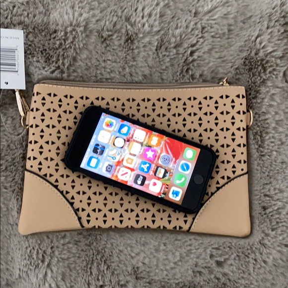 $8 or 3 for $20‼️CLEARANCE‼️Crossbody/Wristlet - Picture 6 of 6